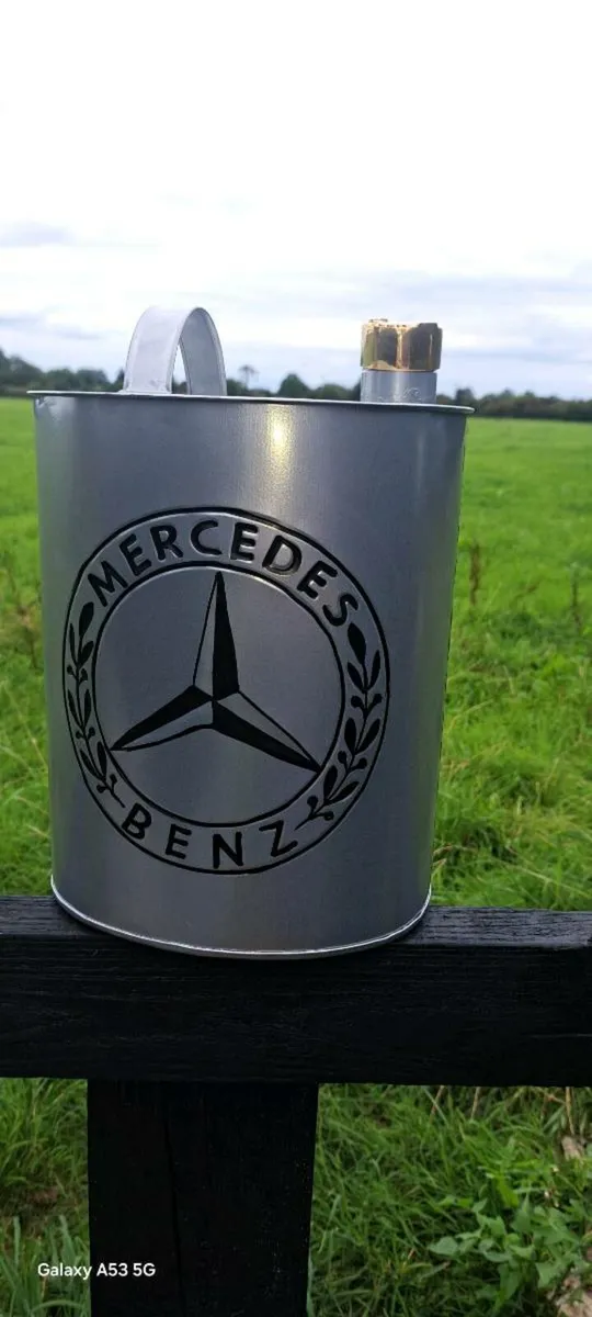Mercedes  oil can - Image 1