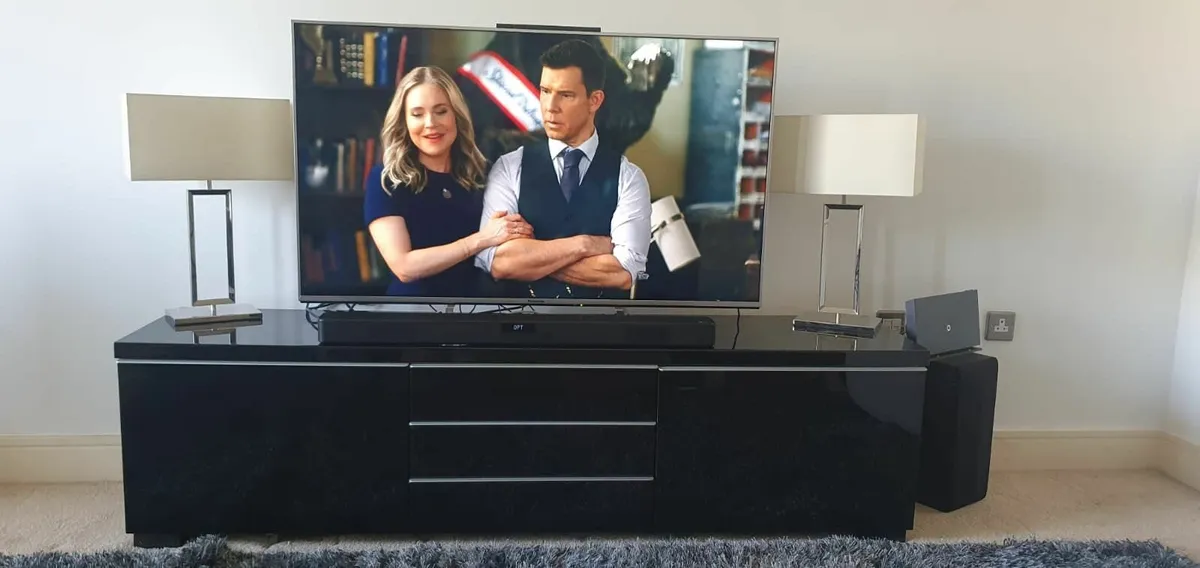 Black Gloss TV Bench / Media Unit – 180cm (W) - Image 1