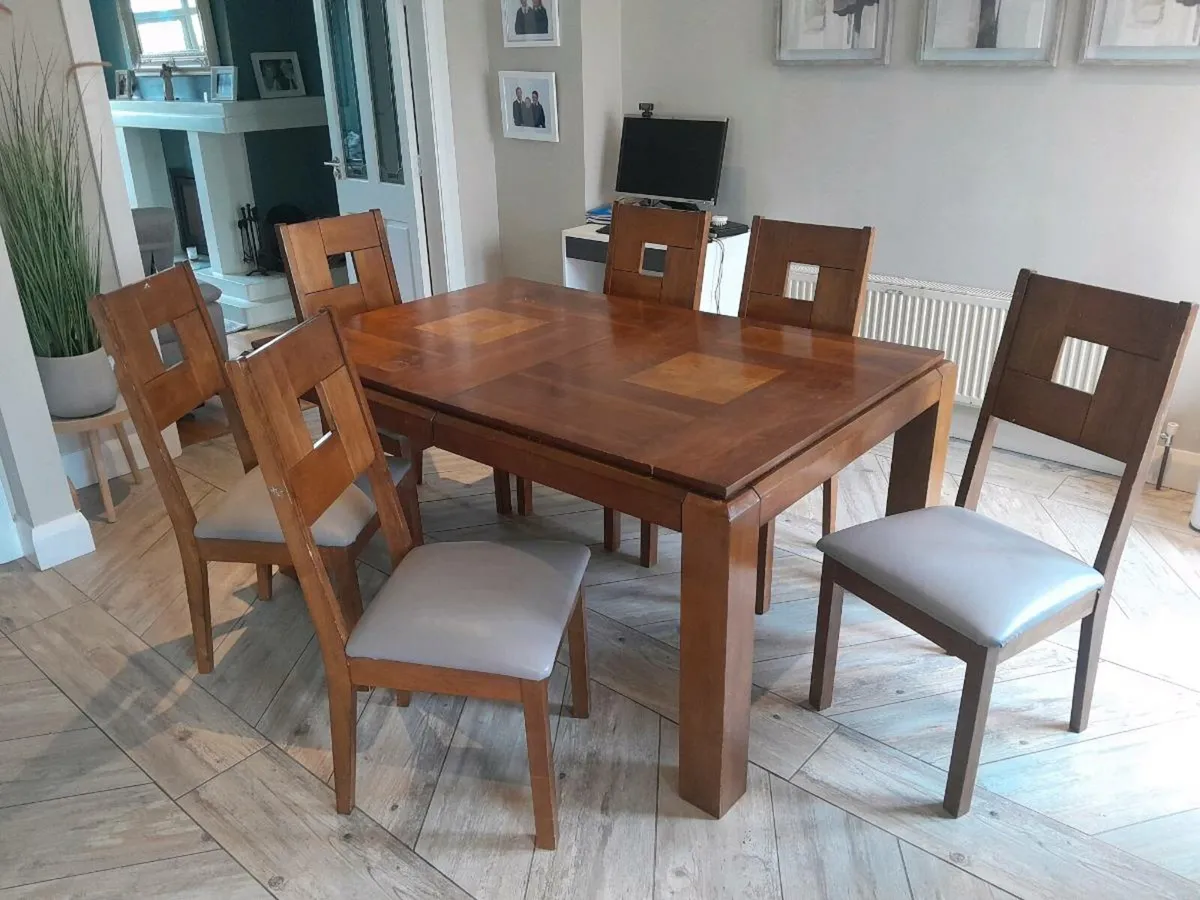 Dining table and chairs - Image 1