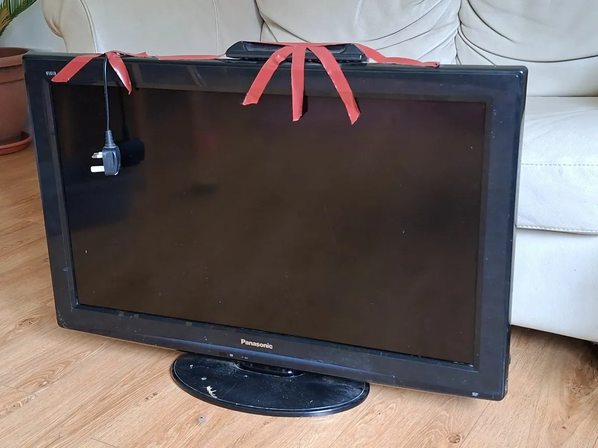 Panasonic TV 32in - Image 1