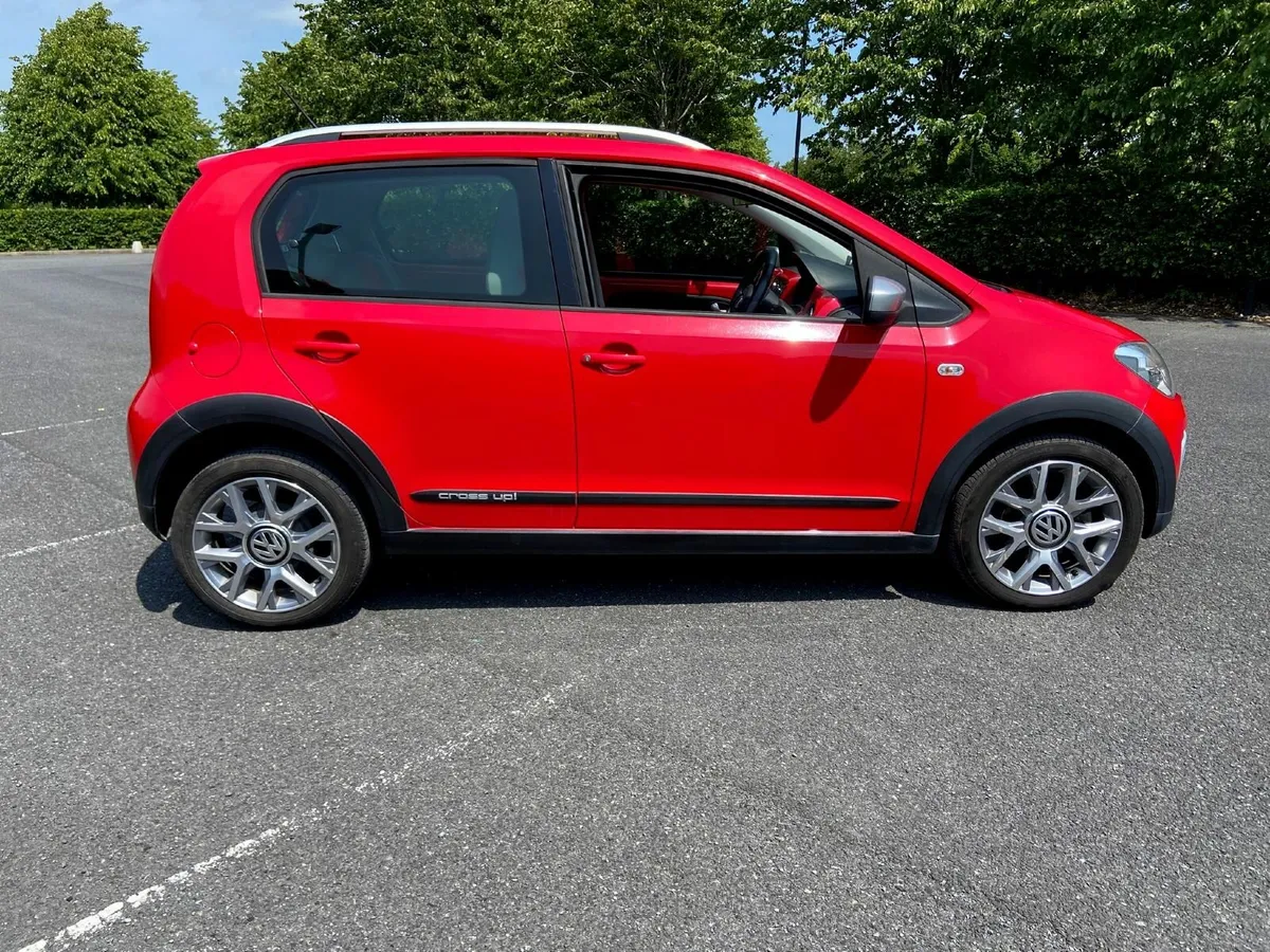 2015 Volkswagen Cross UP! 1.0 Auto - Image 2