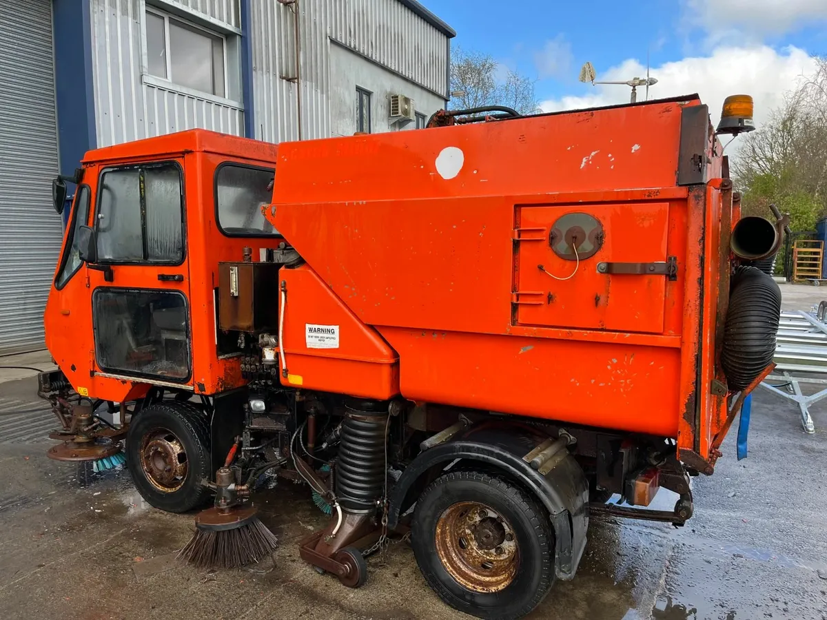 Road Sweeper (For Parts) - Image 4