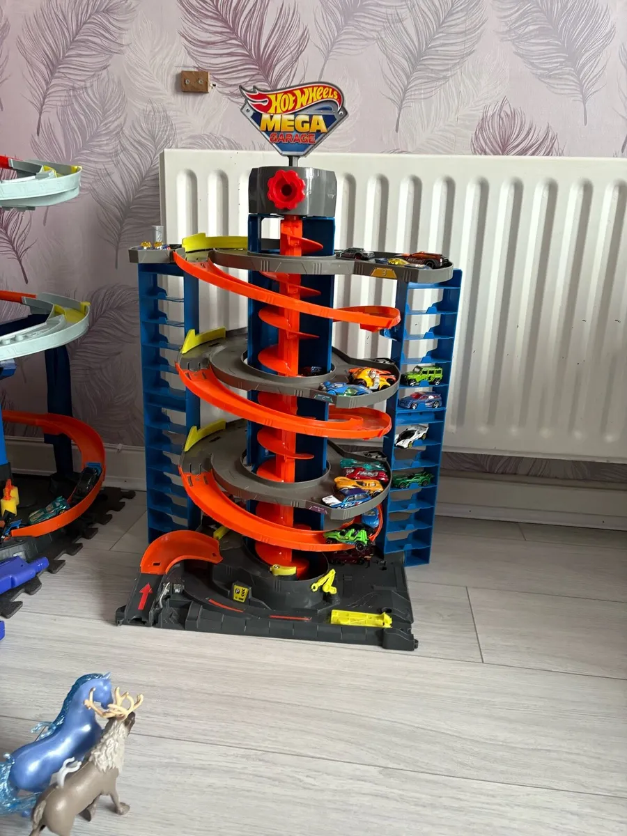 Hot wheels garage’s - Image 1
