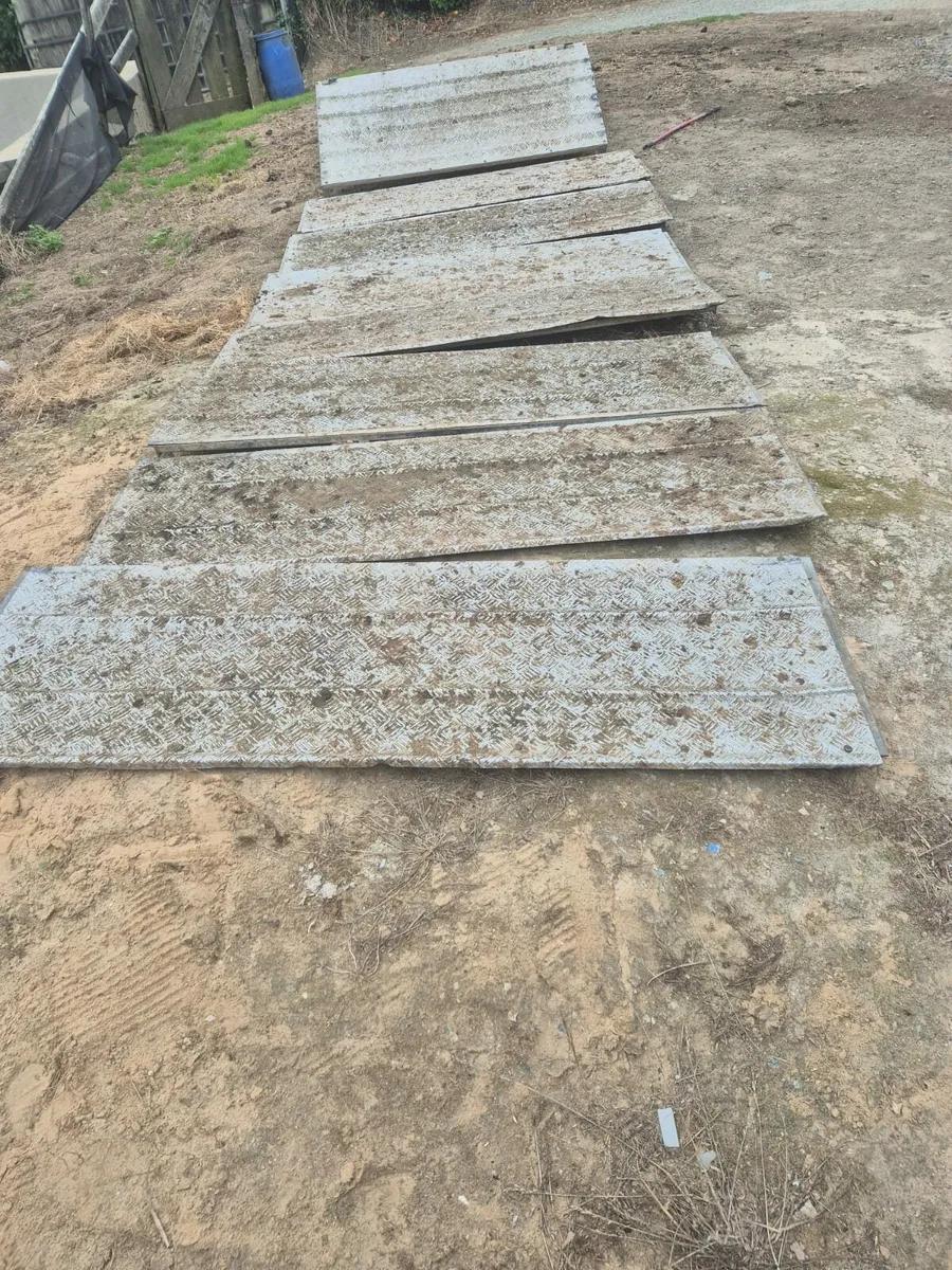 Nugent 14 x 6 sheep decks - Image 2