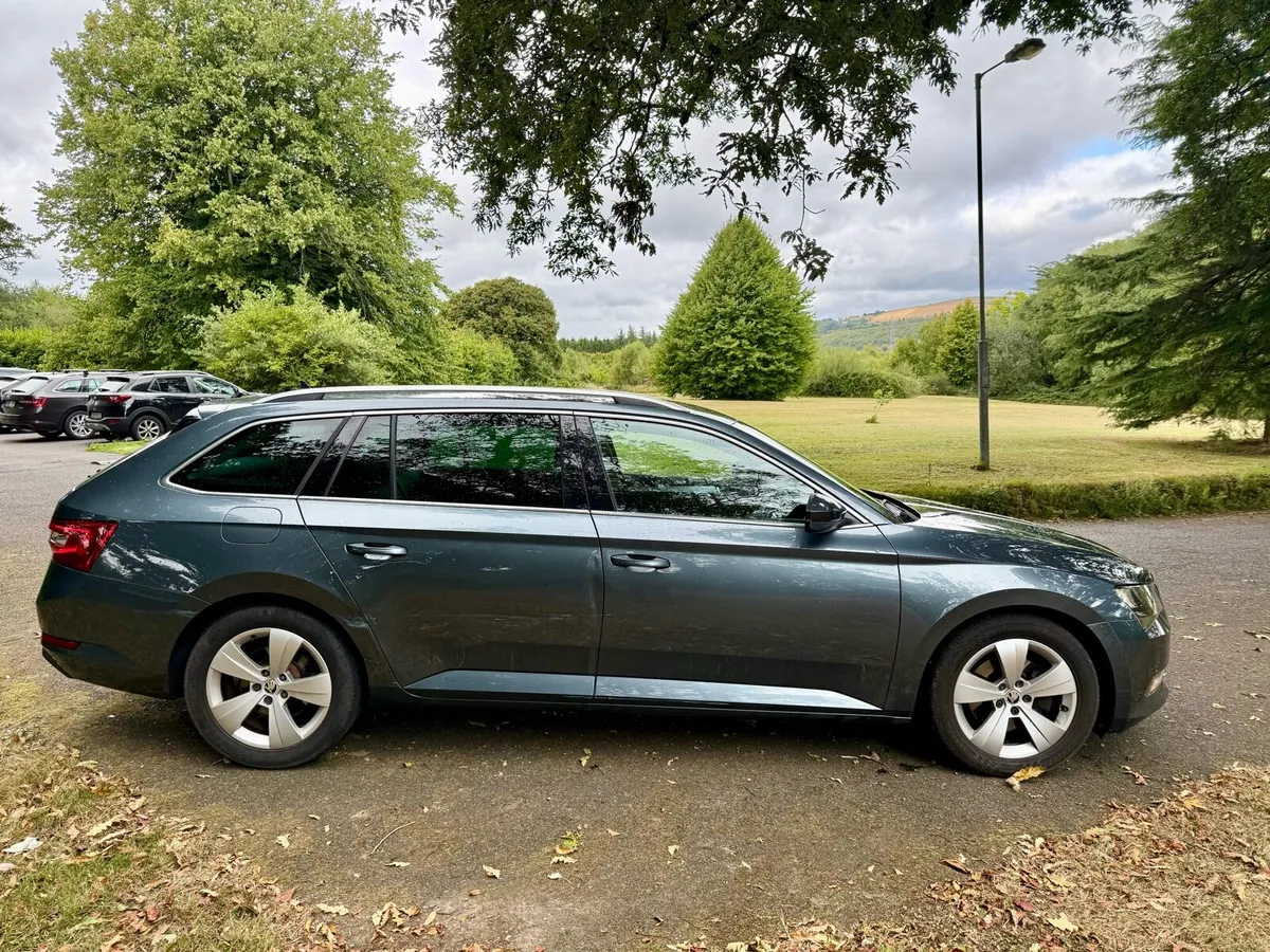 Skoda Superb 2.0TDI Business Estate - Image 4