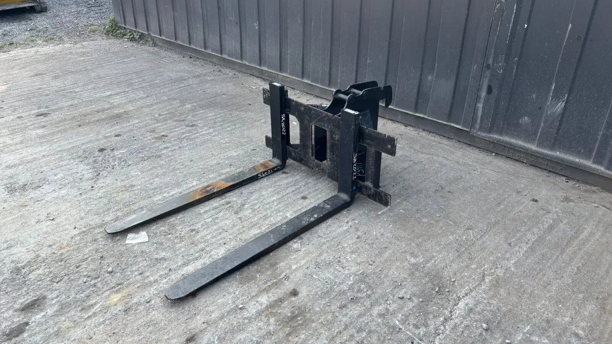 Pallet Forks – 30mm Pin to suit Mini Excavator - Image 1