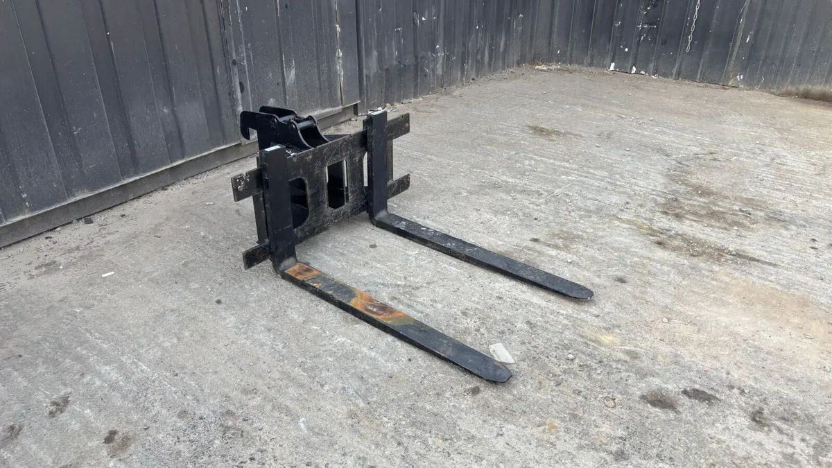 Pallet Forks – 30mm Pin to suit Mini Excavator - Image 3