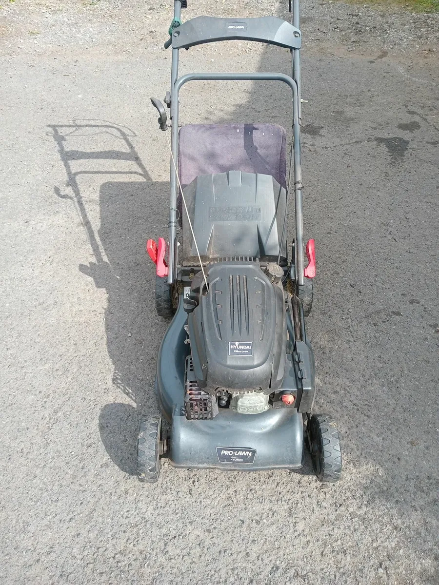 Hyundai Lawnmower self drive - Image 2