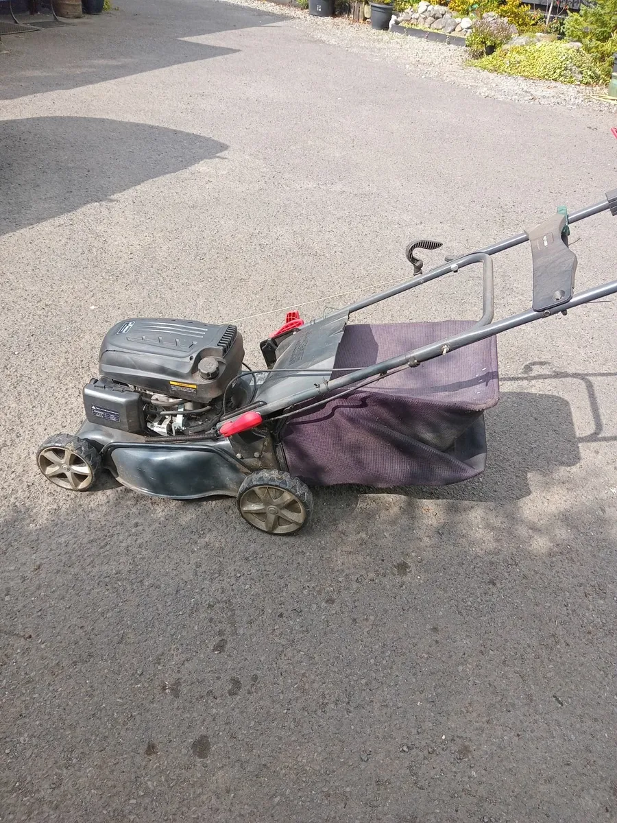 Hyundai Lawnmower self drive - Image 3
