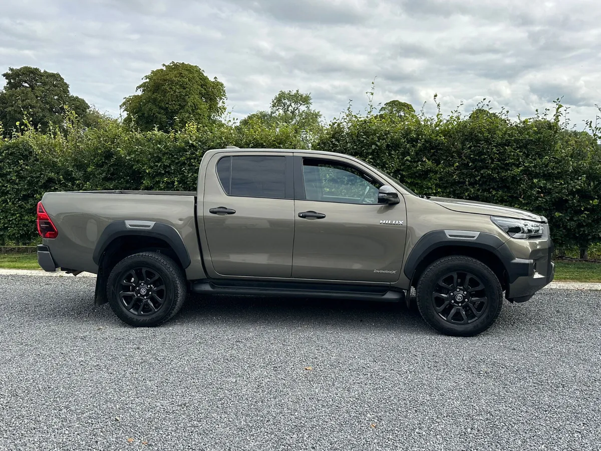 2022 Toyota Hilux 2.8 Invincible X 5 Seat N1 - Image 3