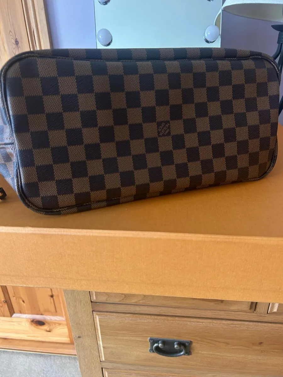 Louis Vuitton Neverfull - Image 2