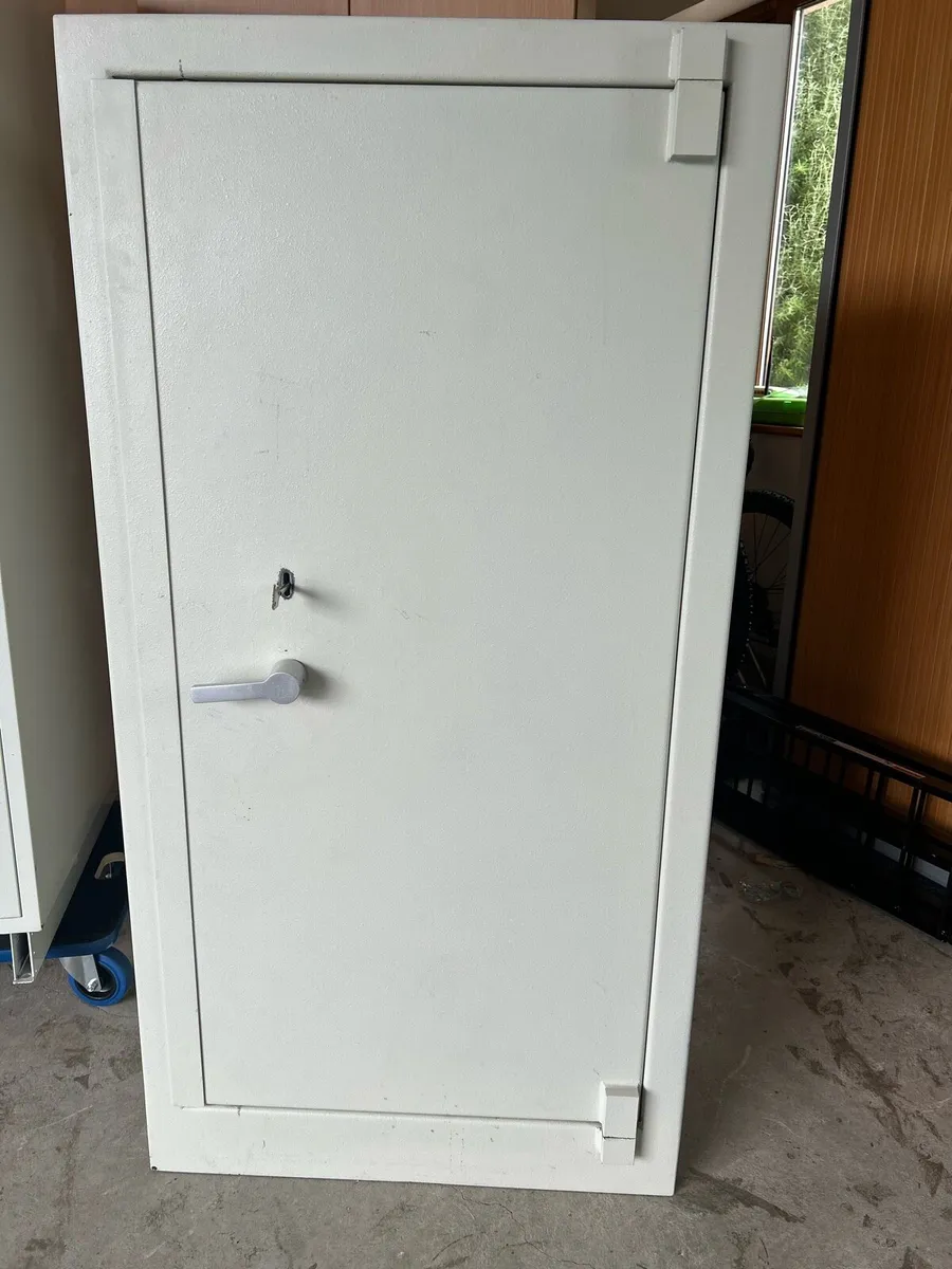 3 safes for sale. - Image 4