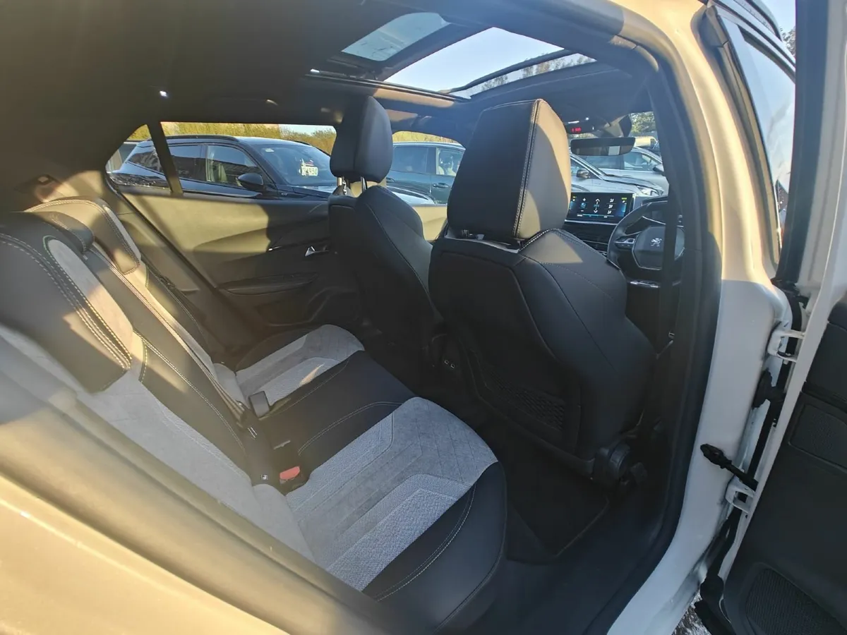 Peugeot E2008 GT PREMIUM 2021 - Image 3