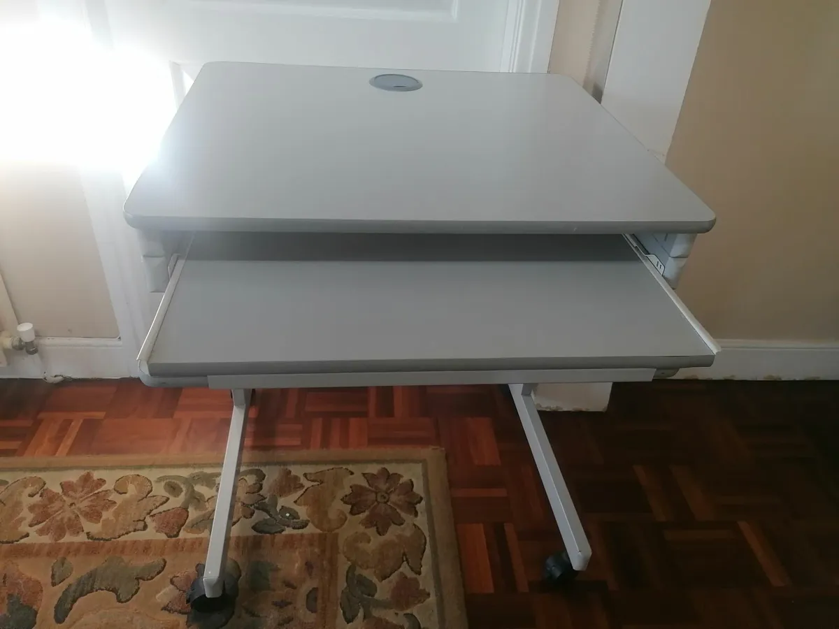 Computer table - Image 2