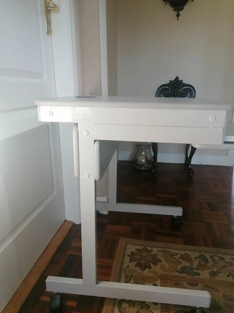 Computer table - Image 3