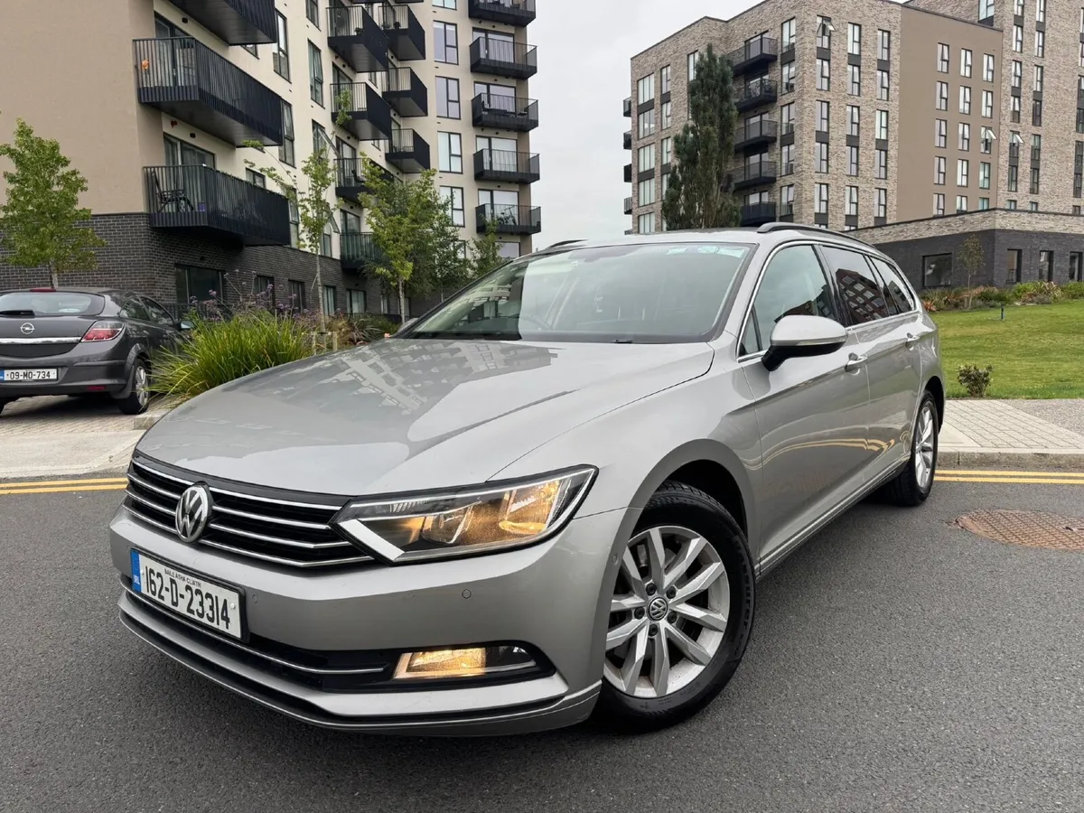 Volkswagen Passat 2016 - Image 2