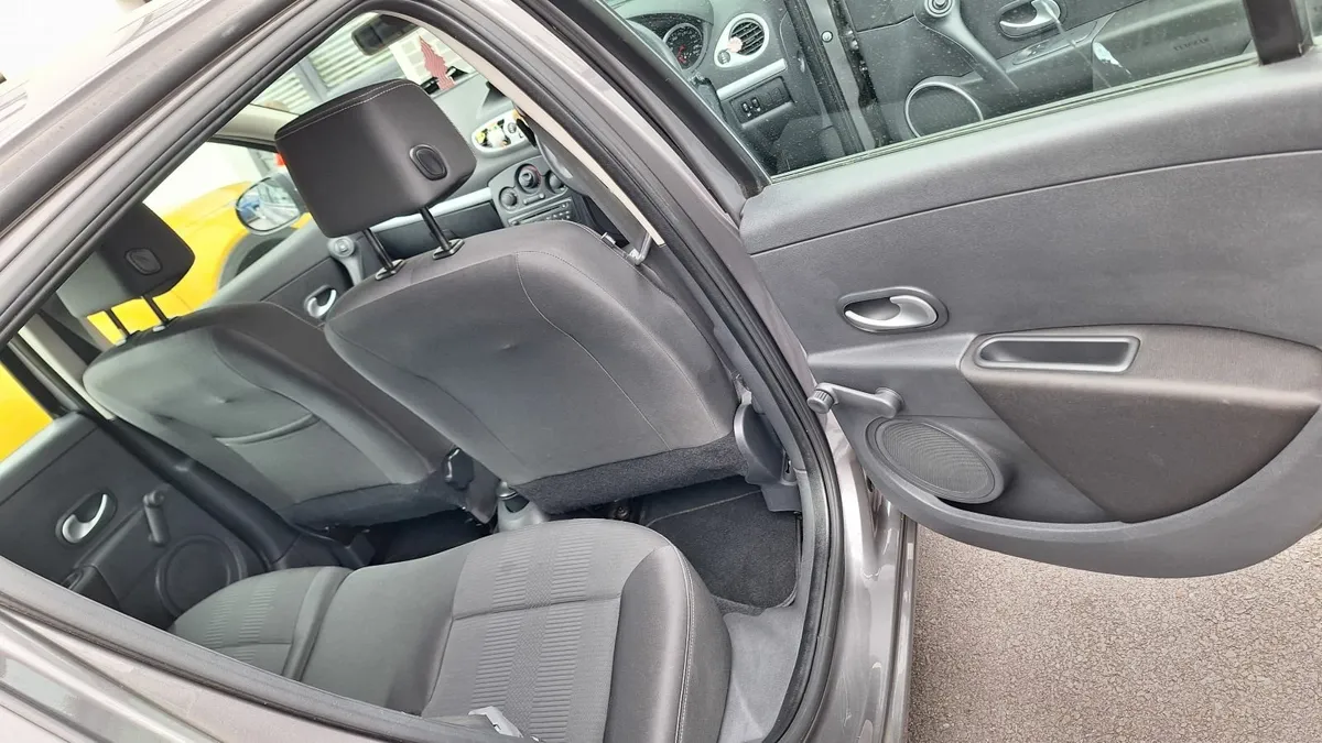 Renault Clio AUTOMATIC - Image 4