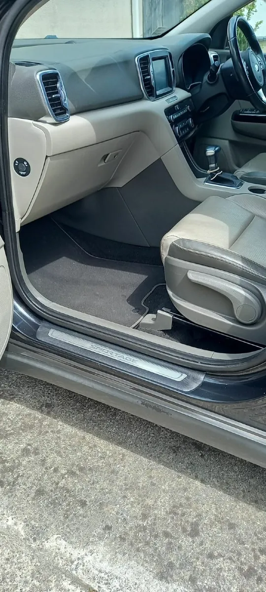 Kia Sportage automatic 140hp - Image 3