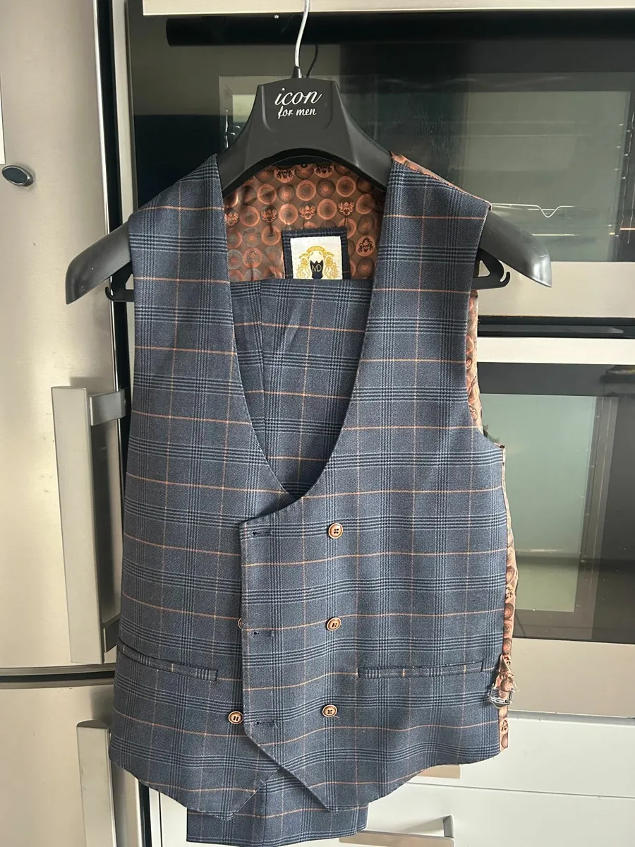 Mens Suit - Image 3