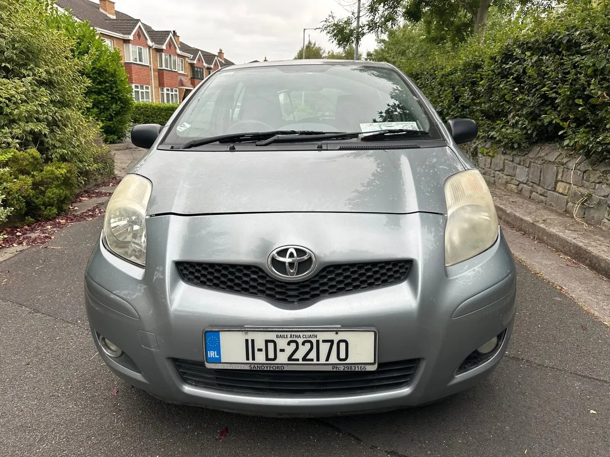 Toyota Yaris 2011 - Image 2