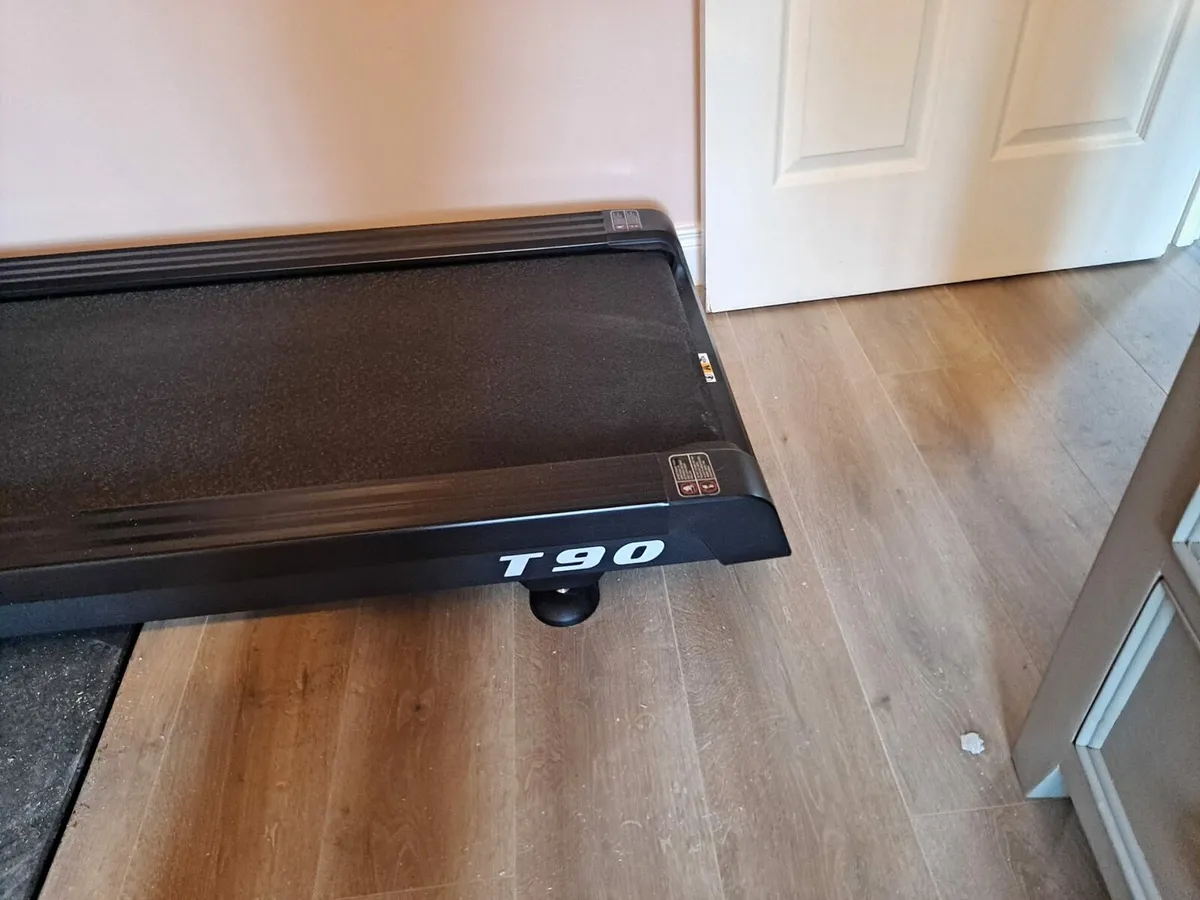 Bolt T90 treadmill - Image 4