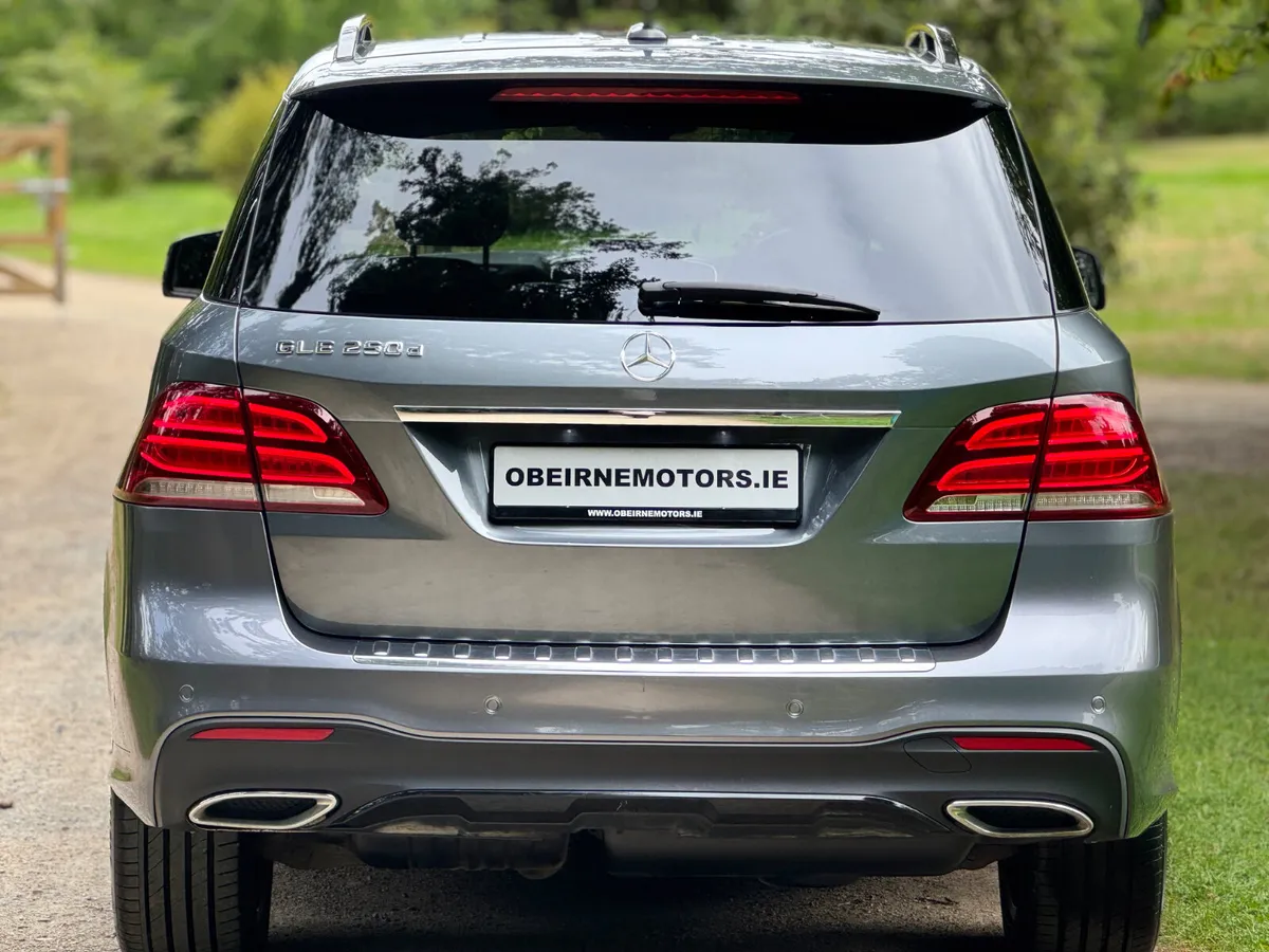 GLE 220 AMG NIGHT EDT * LOW KMS * - Image 4