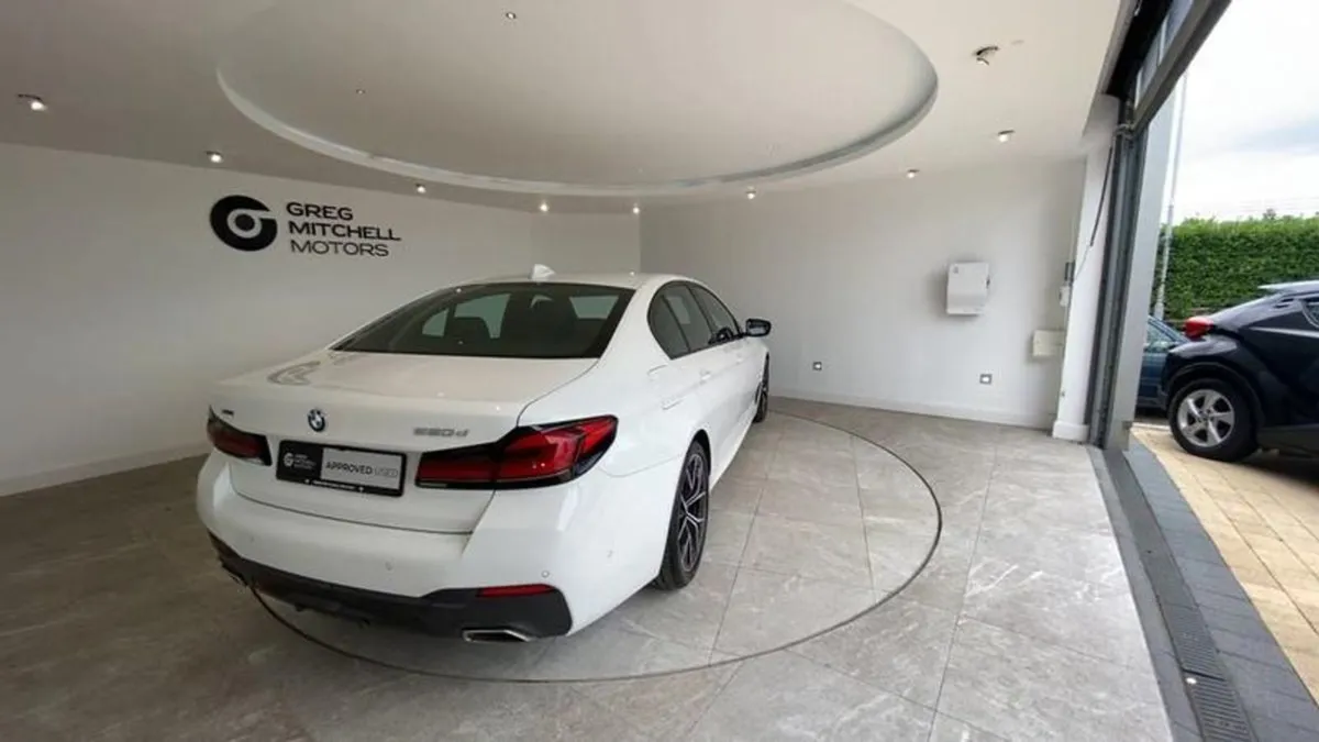 BMW 5 Series 520d Xdrive MHT M Sport 4dr Step Auto - Image 4