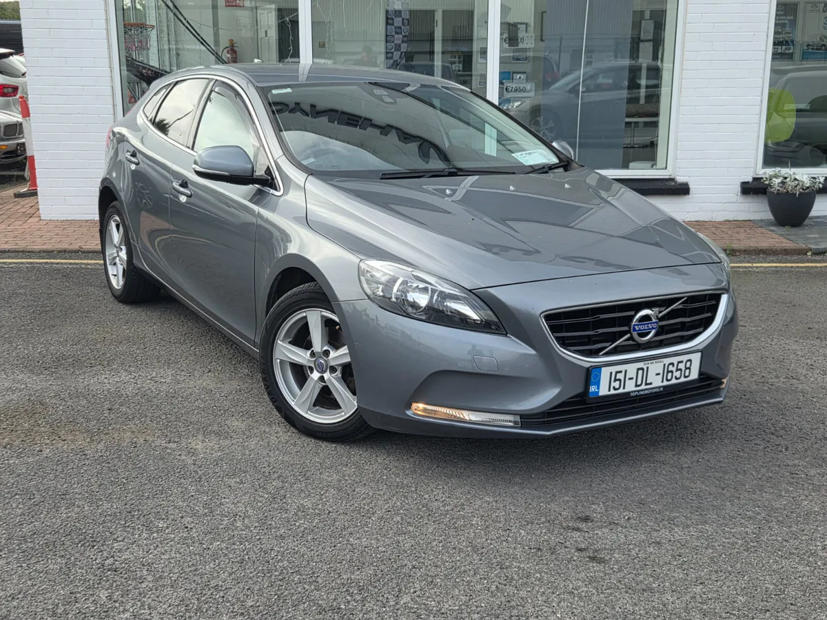 Volvo V40 2015 - Image 1