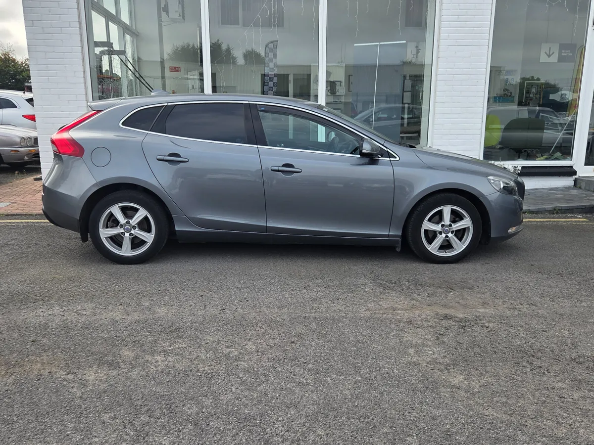 Volvo V40 2015 - Image 3