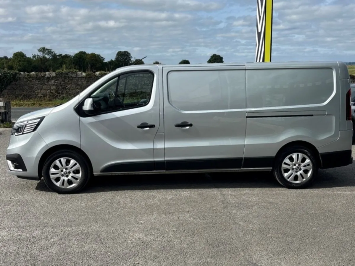 Renault Trafic Sport - Image 4