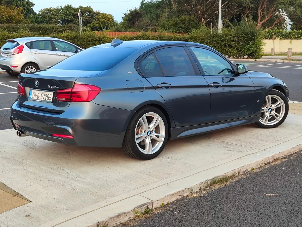 BMW 3-Series 2017 - Image 2