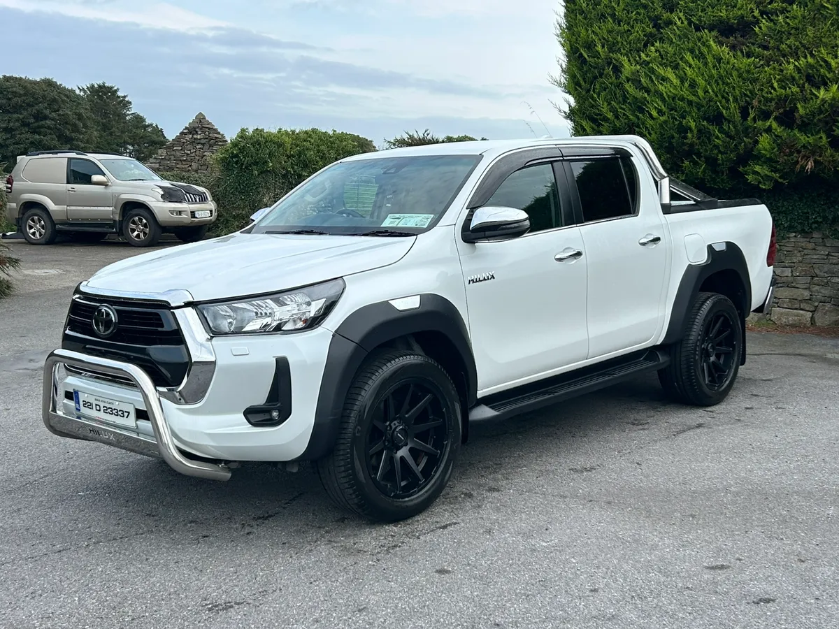 2022 Toyota Hilux 2.4 SR5 Manual - Image 2