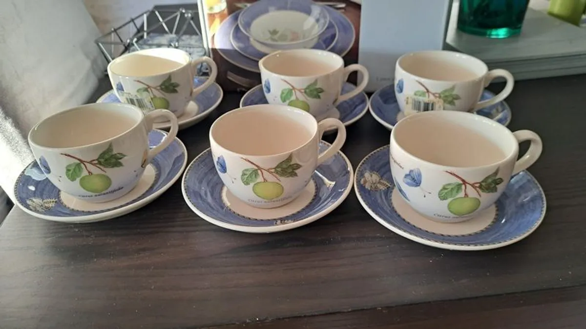 Wedgwood Sarah's Garden Blue Border Tea Cup & Saucer W/ Fruit - Image 2