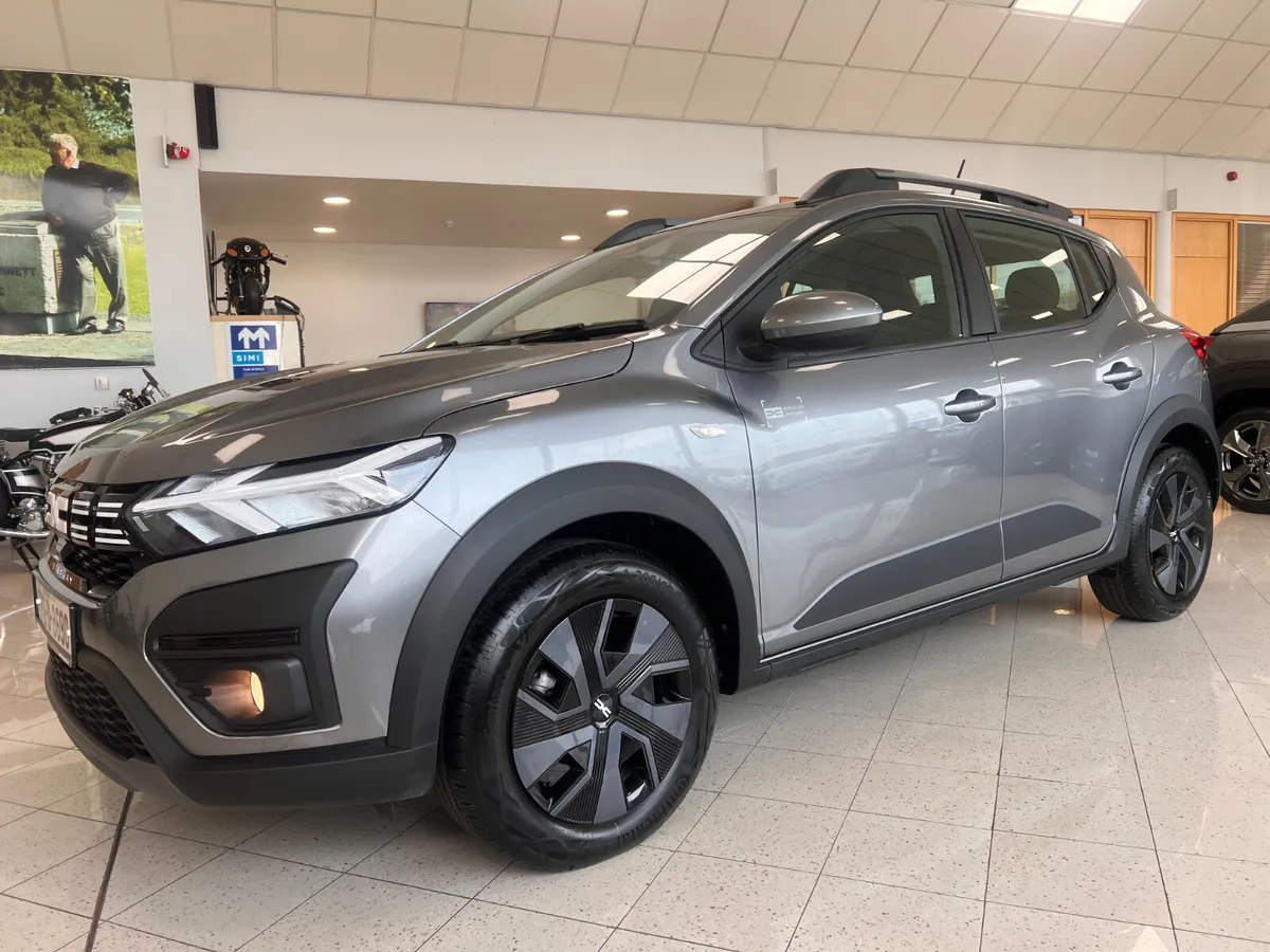 *AUTOMATIC ONLY 3,900 Kms* STEPWAY EXP. AUTOMATIC - Image 1