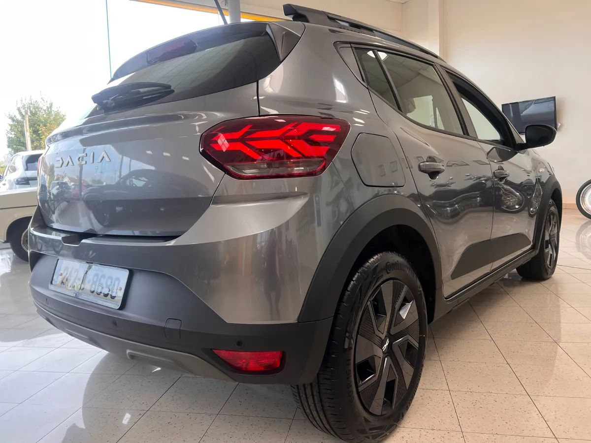 *AUTOMATIC ONLY 3,900 Kms* STEPWAY EXP. AUTOMATIC - Image 2