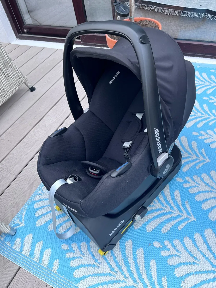 MAXI-COSI car seat and isofix base - Image 2