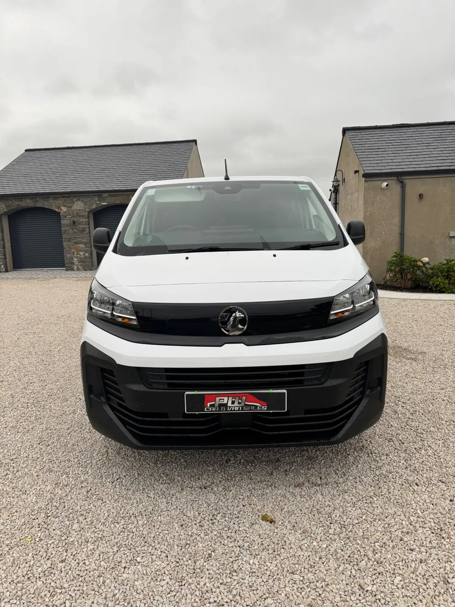 2025 Vauxhall Vivaro F3100 Prime Crew Van - Image 2