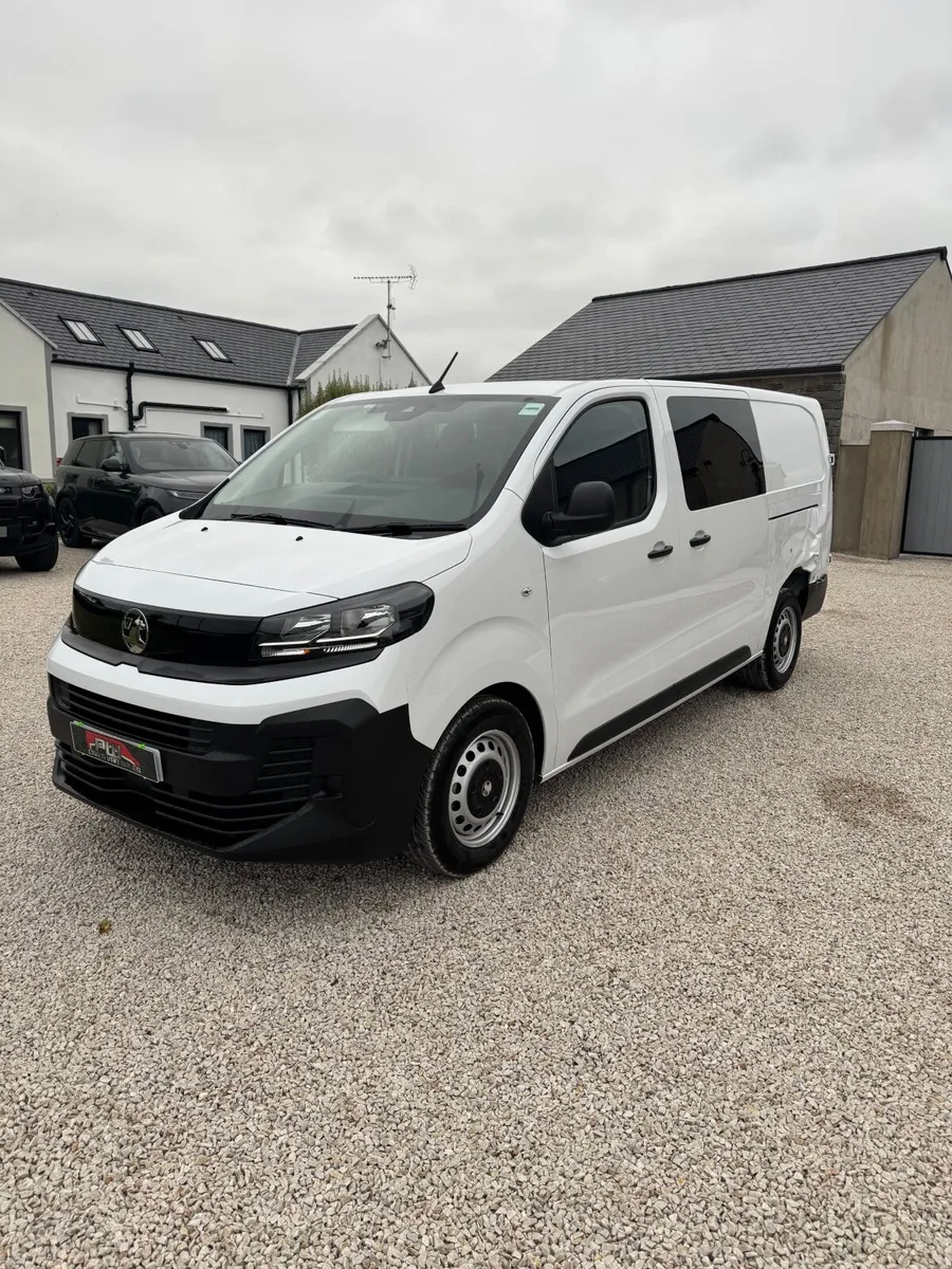 2025 Vauxhall Vivaro F3100 Prime Crew Van - Image 3