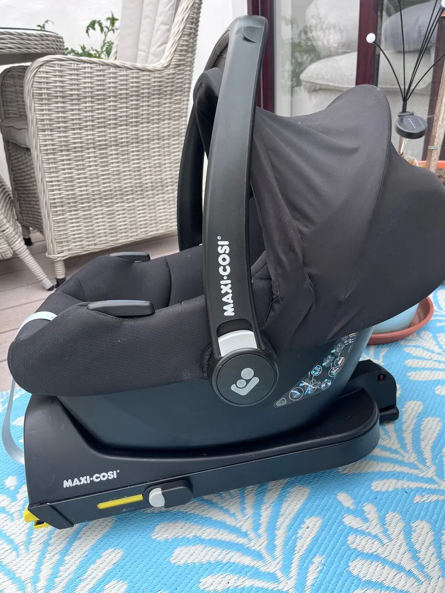 MAXI-COSI car seat and isofix base - Image 3