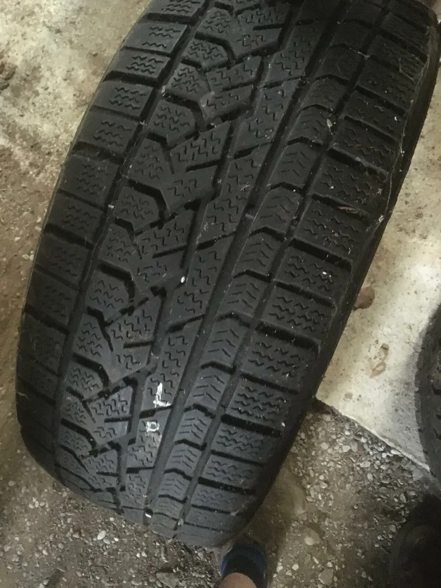 KUMHO
255/55. R18. 109H
PART WORN TYRES - Image 4