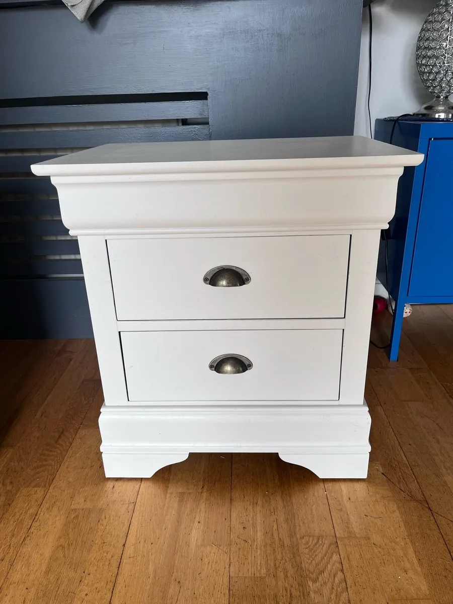 Bedside chest of drawers - Image 1