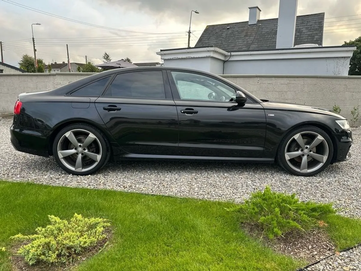 Audi A6 S-line Ultra Black - Image 4