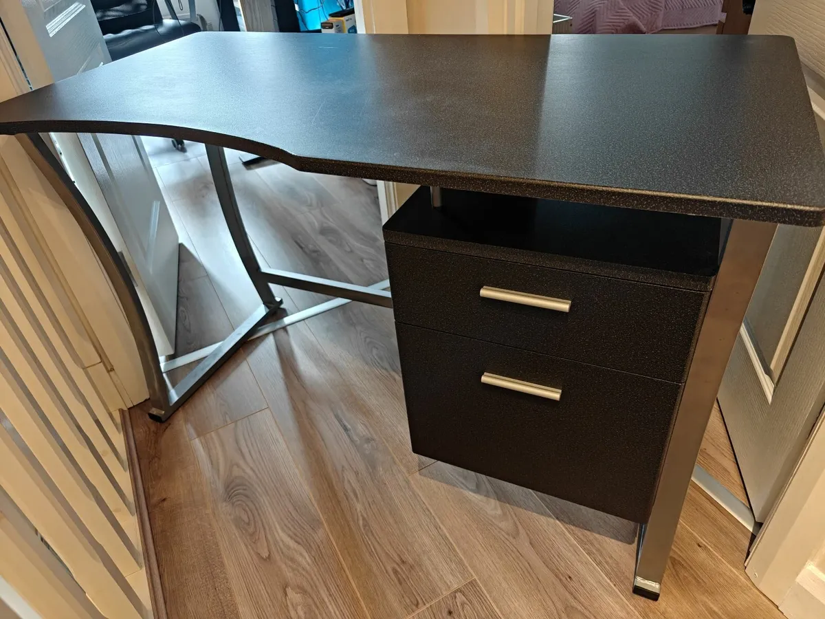 Office Desk - Image 1
