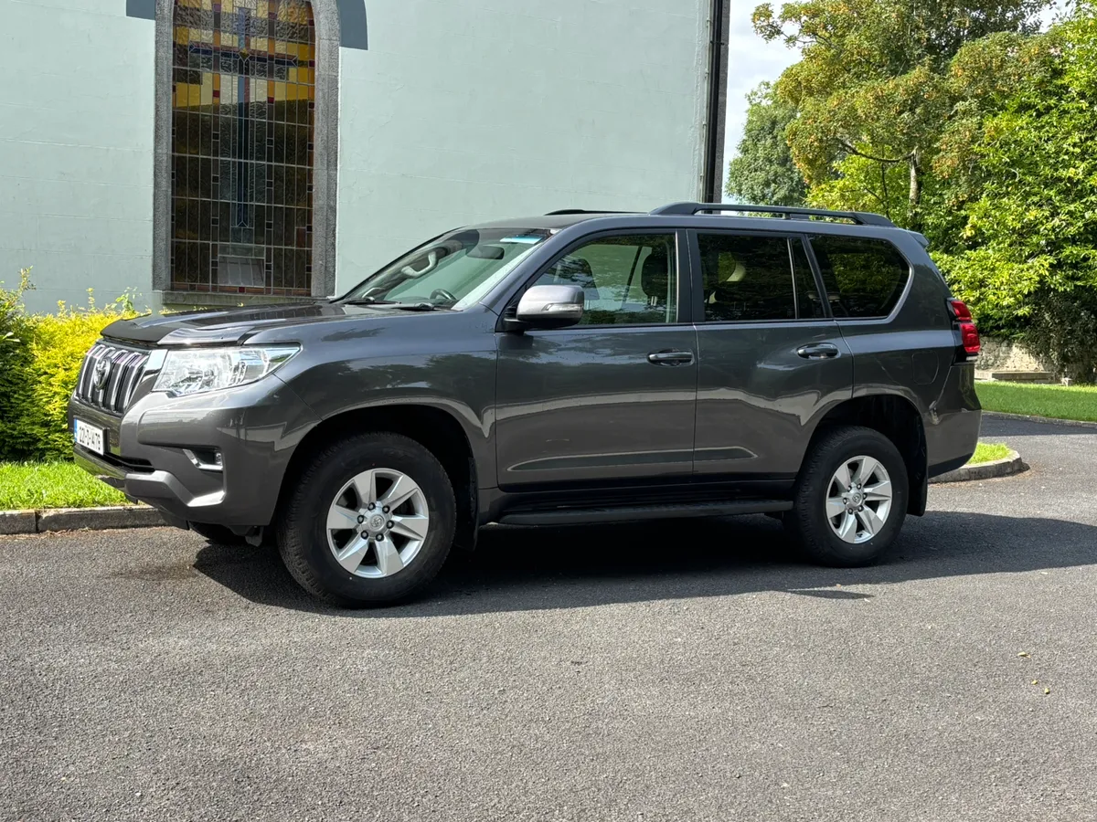 Toyota Landcruiser 5 Seats - Image 3