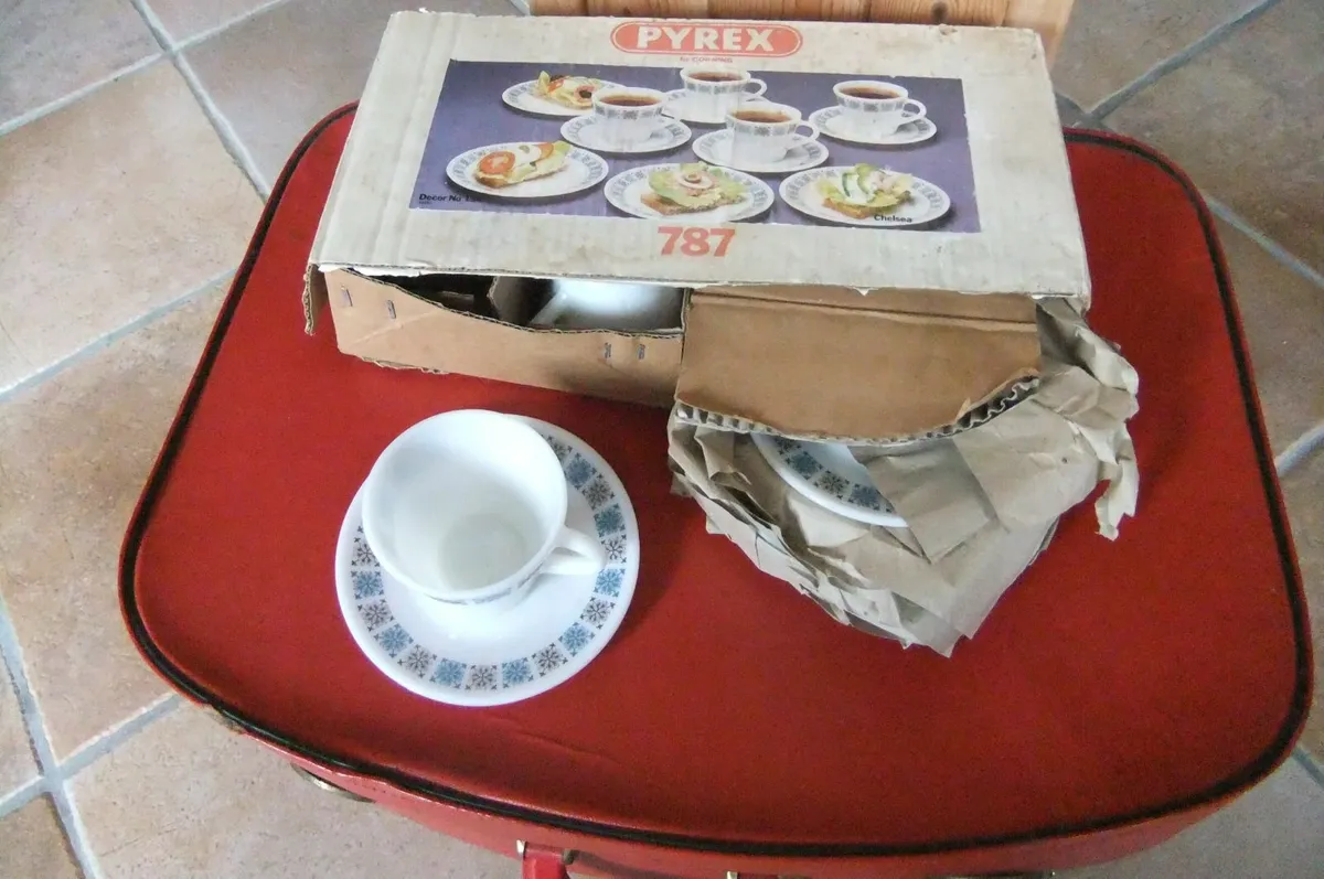 Vintage Pyrex 12 Piece Tea Set. Still Boxed!! - Image 2