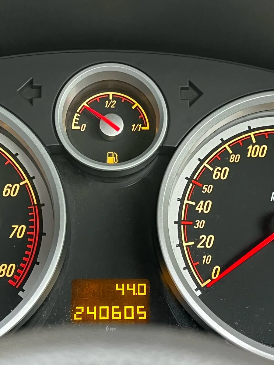 Opel  Astra 1.6 turbo 180 HP - Image 2