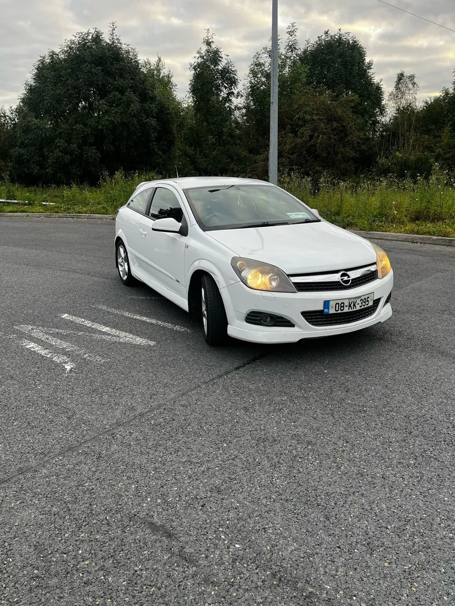 Opel  Astra 1.6 turbo 180 HP - Image 1
