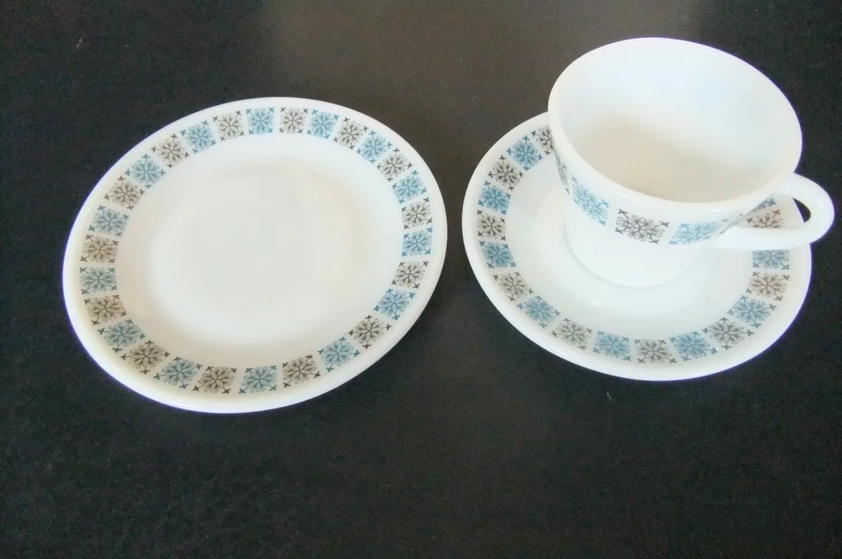 Vintage Pyrex 12 Piece Tea Set. Still Boxed!! - Image 4