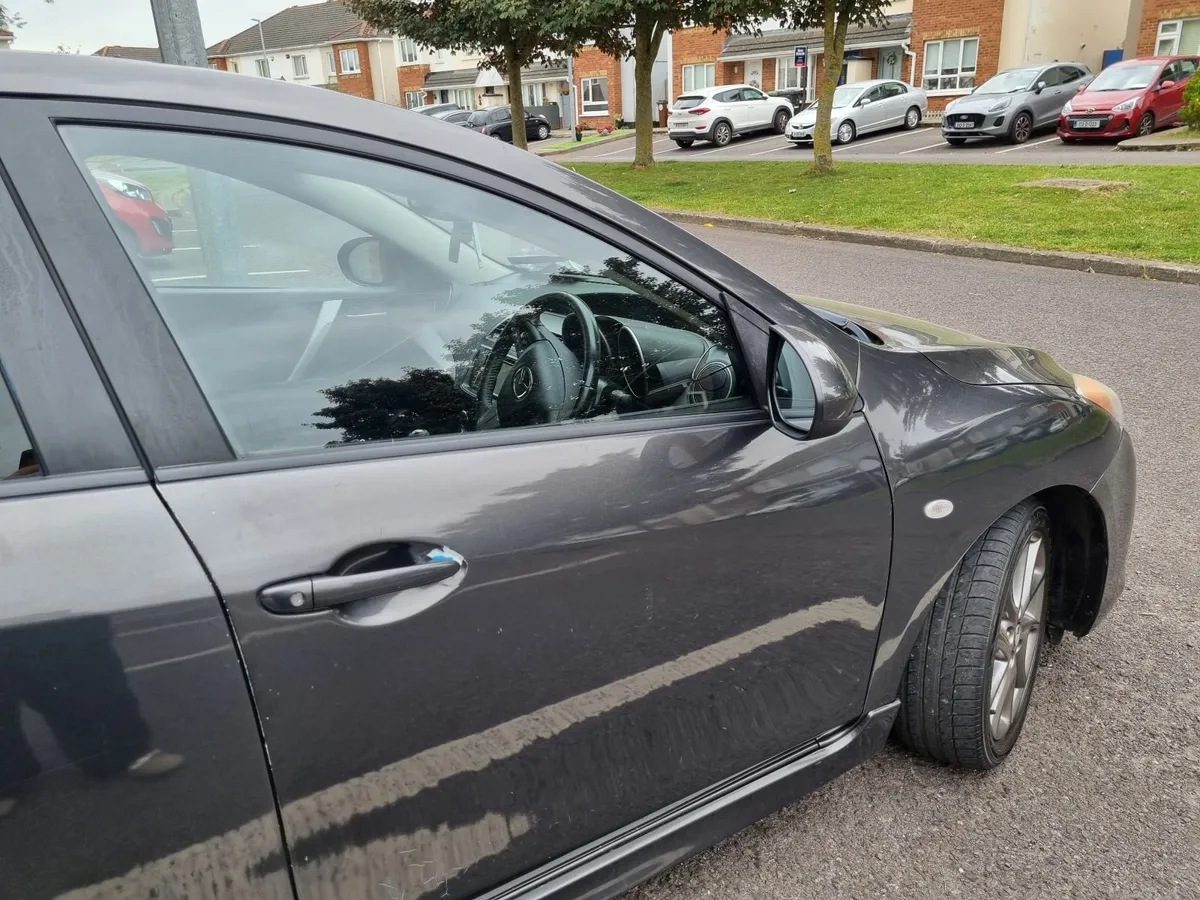 Mazda 3 2013 1.6D “Venture" trim special edition - Image 2