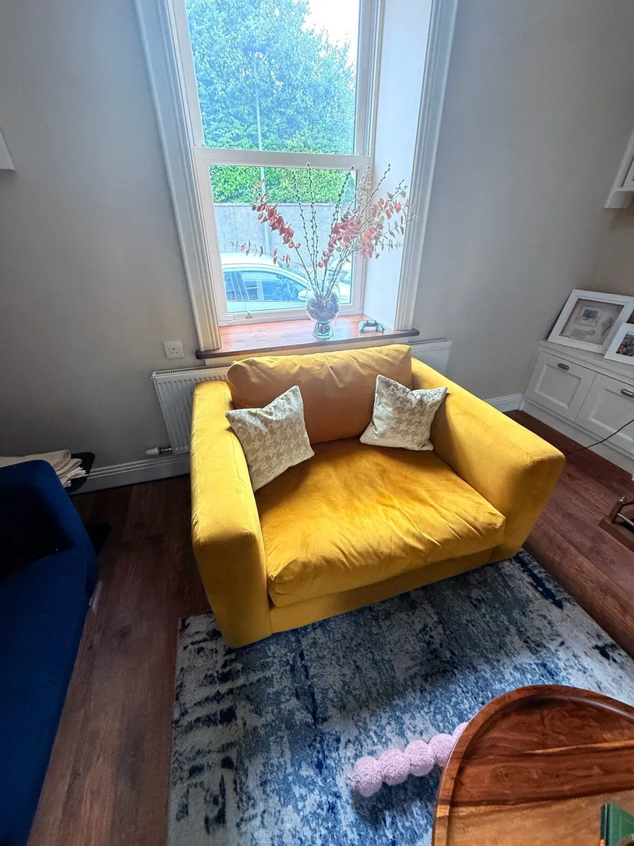 Couch - Image 3